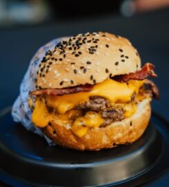 La Birra Bar | Craft Burgers