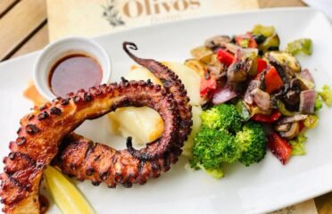 Los Olivos Bistro 